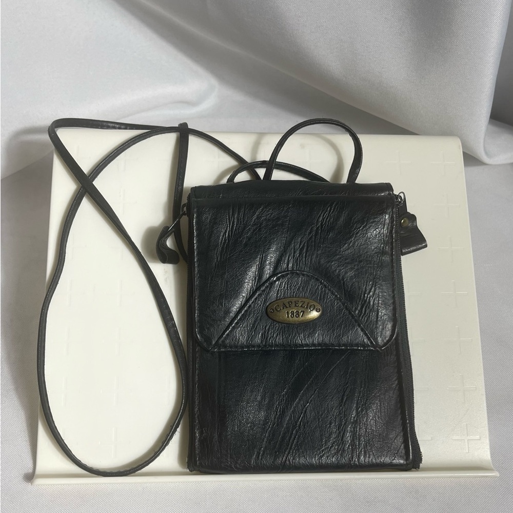 Capezio Vintage Italian Black Leather Crossbody Bag Side Zipper Snap Top - Picture 2 of 5
